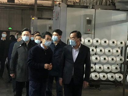 Chuaigh Rúnaí Coiste Páirtí Chathrach Shaoxing Ma Weiguang agus a pháirtí chuig AIA Polyester Company, fochuideachta den ghrúpa, chun comhbhrón a dhéanamh le fostaithe a d'fhan i Shaoxing